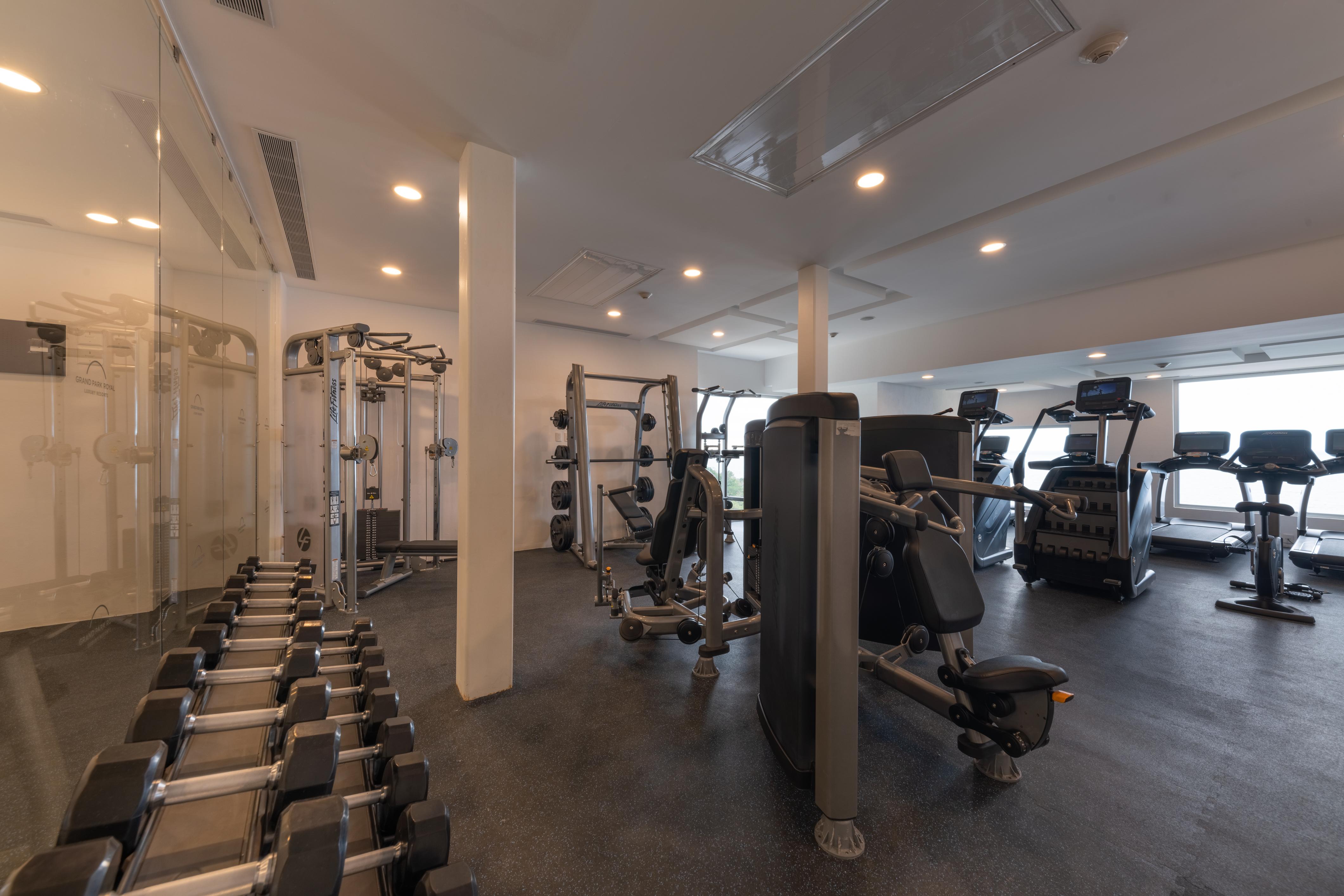 فندق جراند بارك رويال بويرتو فالارتا المظهر الخارجي الصورة The gym at the hotel