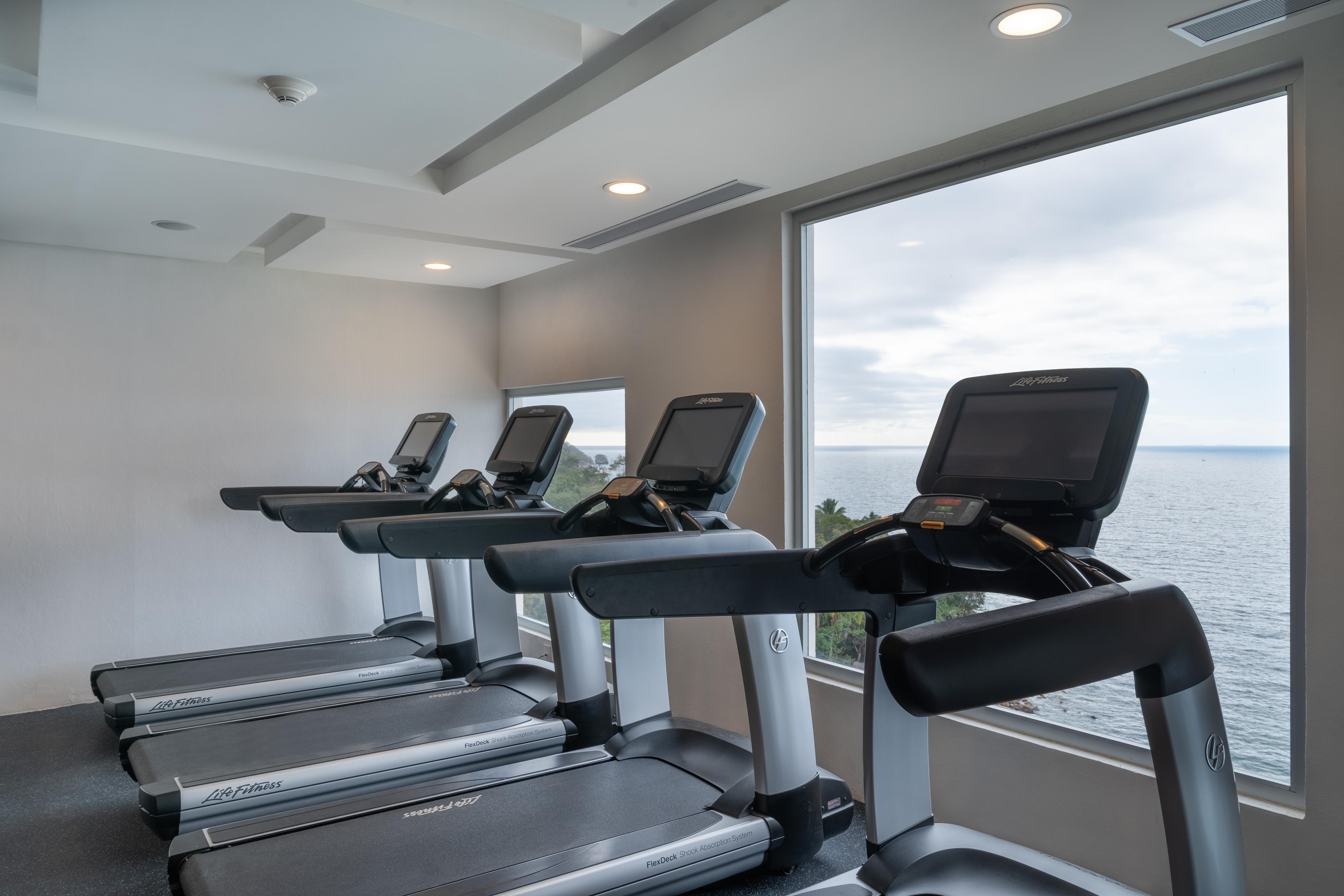 فندق جراند بارك رويال بويرتو فالارتا المظهر الخارجي الصورة The gym at the hotel